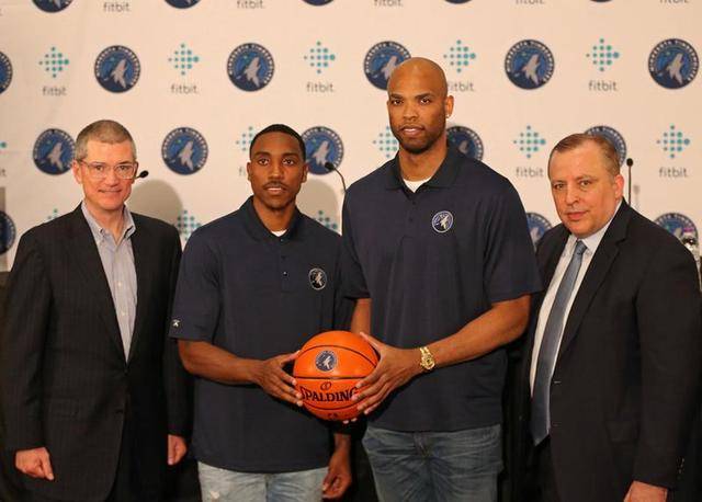 两队在各自 两队在各自